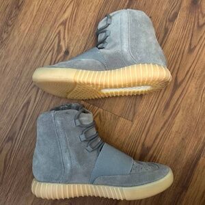 YEEZY BOOST 750 'GREY GUM‘